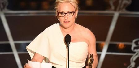 Patricia Arquette con su Oscar a la mejor actriz de reparto