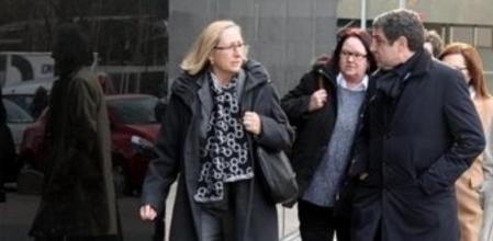 La secretaria de organización del PSC, Assumpta Escarp, llega a los juzgados de Sabadell.