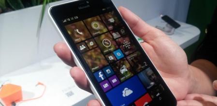 El Microsoft Lumia 640 XL, una phablet con pantalla HD de 5,7 pulgadas, fue uno de los dispositivos presentados en el MWC