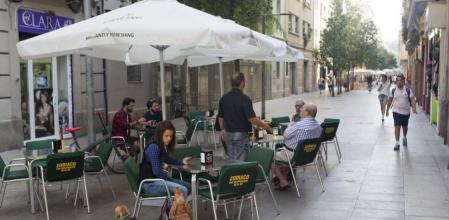 Terrazas en la calle Blai, en el Poble Sec