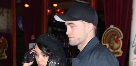 El actor Robert Pattinsonm y su novia, la cantante FKA twigs