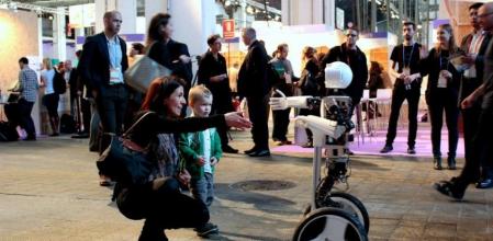 El robot de Robo Savvy es una de las atracciones más llamativas del 4YFN