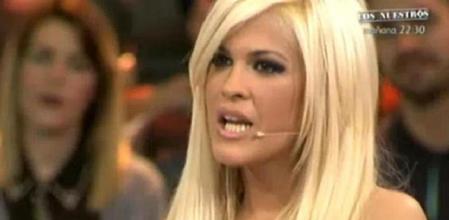 Ylenia responde a las preguntas de los comentaristas