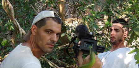 Frank Cuesta y Santi Trancho en un momento de grabación del programa de aventuras en la selva