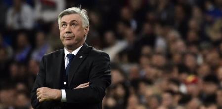 Carlo Ancelotti, durante el partido ante el Schalke 04 en el Santiago Bernabeu