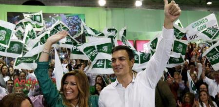 La candidata socialista a presidir la Junta de andalucía, Susana Díaz, y el líder del PSOE, Pedro Sánchez, en el mitin final de campaña en Sevilla