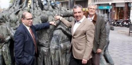 De izquierda a derecha: El presidente de UDC en Tarragona, Josep Maria Prats; el alcaldable de CiU, Albert Abelló, y el presidente del comité local de CDC, Jordi Sendra.