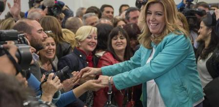 Susana Díaz comparece exultante ante la militancia socialista