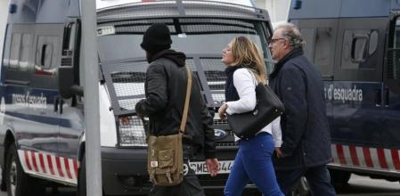 Familiares de las víctimas acuden al aeropuerto de El Prat