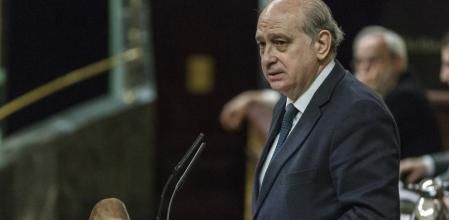 Jorge Fernández Diaz, ministro de Interior, comparece en la tribuna del Congreso