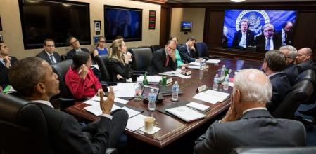 El presidente de EE.UU., Barck Obama, mantiene una videoconferencia con el secretario de Estado norteamericano John Kerry sobre las negociaciones del programa nuclear con Irán
