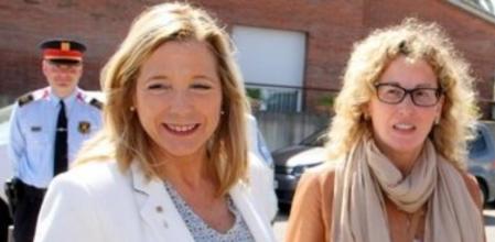 La vicepresidenta del Govern con la alcaldesa de la Bisbal d'Empordà.