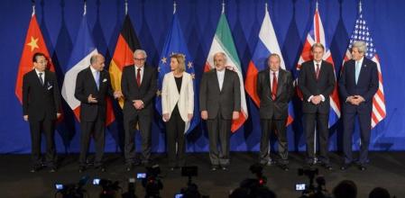 Los miembros del P5+1 y los representates de Irán, justo antes de iniciarse la rueda de prensa en la que se ha anunciado el acuerdo