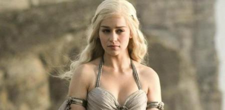 La actriz Emilia Clarke, en una imagen de 'Juego de Tronos'