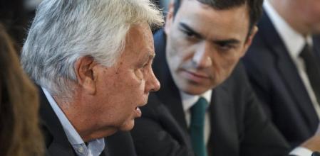 Felipe González y Pedro Sánchez, pasado y presente del PSOE, fotografiados en una reciente cumbre socialista celebrada en Madrid