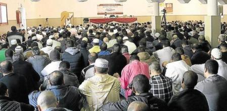 Los responsables del Centre Islàmic As-Sunnar, o lo que es lo mismo, de la mezquita de Reus, permitieron el acceso durante el rezo a los periodistas de 'Guyana Guardian'