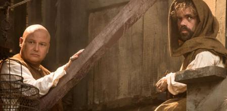 Varys (Conleth Hill) junto a Tyrion Lannister (Peter Dinklage)