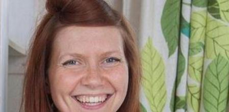 Lucy Aitken lleva tres años sin usar champú en su cabello y relata en su blog los beneficios de haber eliminado los productos de su vida