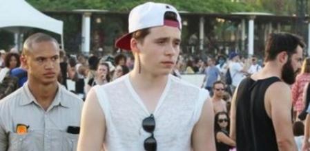Brooklyn Beckham asiste al festival de Coachella