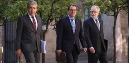 Francesc Homs, Artur Mas y Carles Viver Pi-Sunyer, se dirigen a la reunión del Consell Executiu