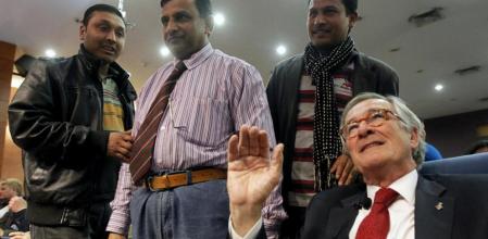 Xavier Trias saluda a asistentes al acto convocado por la Fundació Nous Catalans