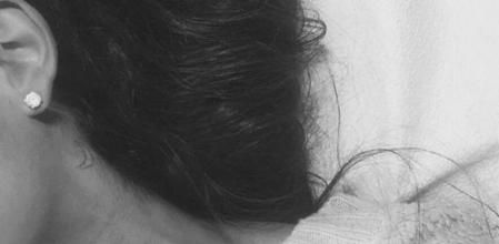 Tatuaje de una luna que se ha hecho Ariana Grande