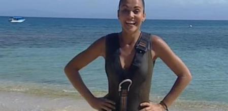 Lara Álvarez, la sonrisa eterna en el estreno de su papel como presentadora de 'Supervivientes 2015'