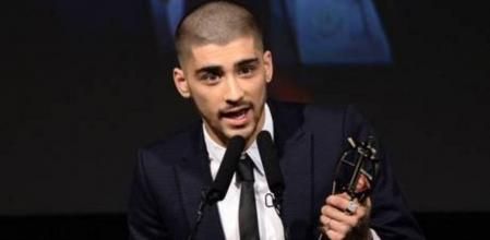Zayn Malik recoge un premio