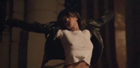 Rihanna en su nuevo video, 'American Oxygen'