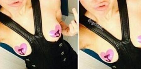 Miley Cyrus en topless mostrando los pelos de la axila