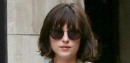Dakota Johnson sorprende por Nueva York con su nuevo 'look'