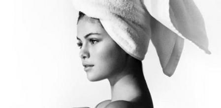 Selena Gómez posa para Mario Testino