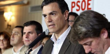 El secretario general del PSOE, Pedro Sánchez, junto al responsable del partido en Castilla y León, Luis Tudanca, y el alcalde de Soria, Carlos Martínez, durante su intervención en la visita que realizó a Soria