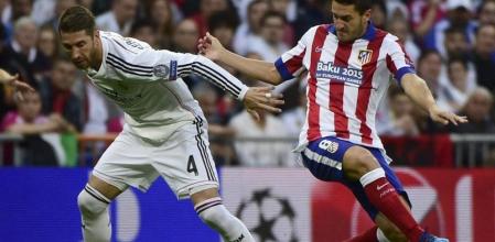 Sergio Ramos y Koke, compañeros en la selección, disputan un balón en los primeros compases del partido de cuartos de la Champions en el Bernabeu