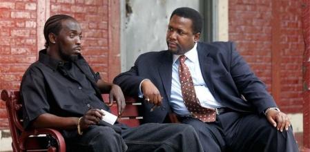 Michael K. Williams y Wendell Pierce en 'The wire' de David Simon.
