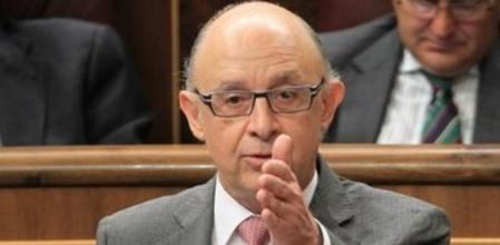 El ministro de Hacienda, Cristóbal Montoro, en el pleno de control en el Congreso.