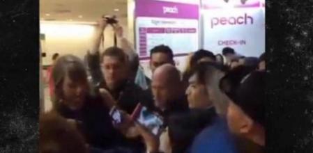 Taylor Swift en el aeropuerto de Japón