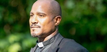 Seth Gilliam como el padre Gabriel en 'The walking dead'.