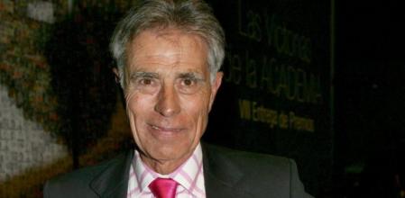 Fotografía de archivo, del año 2005, del periodista JesúsHermida, tras recibir el 