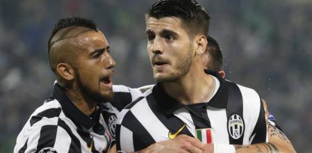 Álvaro Morata celebra Arturo Vidal su gol ante el Real Madrid