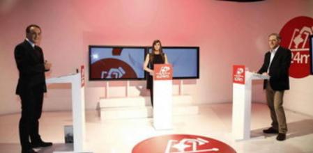 Los candidatos a la Presidencia del Gobierno de Navarra por UPN y EH Bildu, Javier Esparza (i) y Adolfo Araiz (d), durante el debate en Navarra Televisión