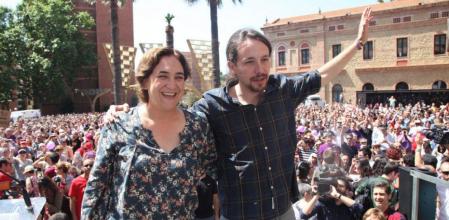 El líder de Podemos interviene en un mitin en Nou Barris junto a Ada Colau