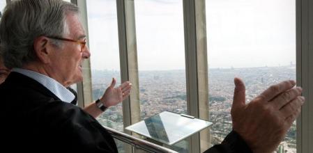 El alcalde de Barcelona Xavier Trias en la Torre de Collserola después de finalizar una rueda de prensa con motivo de las elecciones municipales del 2015