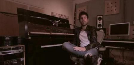 Pablo López canta 'El Mundo' para 'El Príncipe'