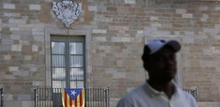 Imagen de la fachada del Ayuntamiento de Manresa (Barcelona), con la bandera estelada en el balcón