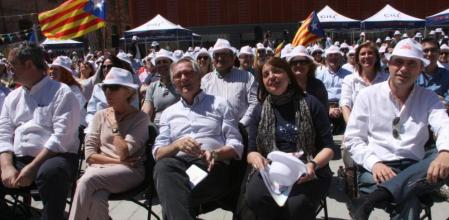 Xavier Trias y los miembros de su lista electoral, durante el acto central de CiU en Barcelona