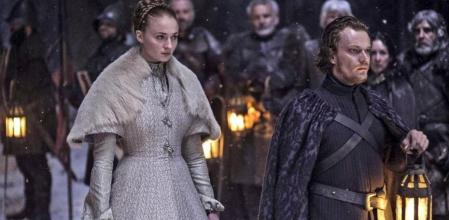 Sophie Turner está encantada con el rumbo de Sansa en 'Juego de tronos'.