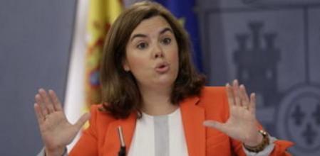 La vicepresidenta del Gobierno, Soraya Sáenz de Santamaría, durante la rueda de prensa posterior a la reunión del Consejo de Ministros, hoy en La Moncloa.
