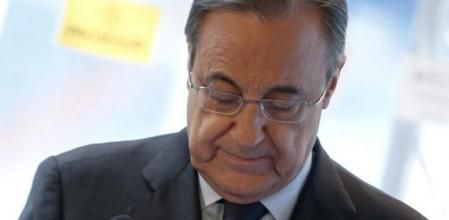 El presidente del Real Madrid, Florentino Pérez, en el Santiago Bernabéu durante la presentación del Corazón Classic Match 2015