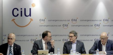 El presidente de la Generalitat y de CiU, Artur Mas, junto a los secretarios generales, Ramón Espadaler y Lluis Corominas, y los miembros de la ejecutiva, Josep Antoni Durán Lleida y Josep Rull , durante la reunión de la Comisión Ejecutiva Nacional de la federación nacionalista